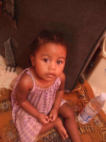 C'est ma fille Jasmine comme vous le voyez elle a grandi, elle a plus de 1 an.